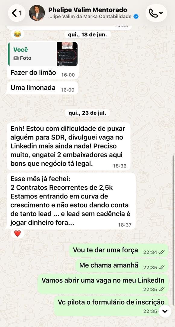 Conversa no WhatsApp em que Phelipe relata dois contratos recorrentes de R$2.500