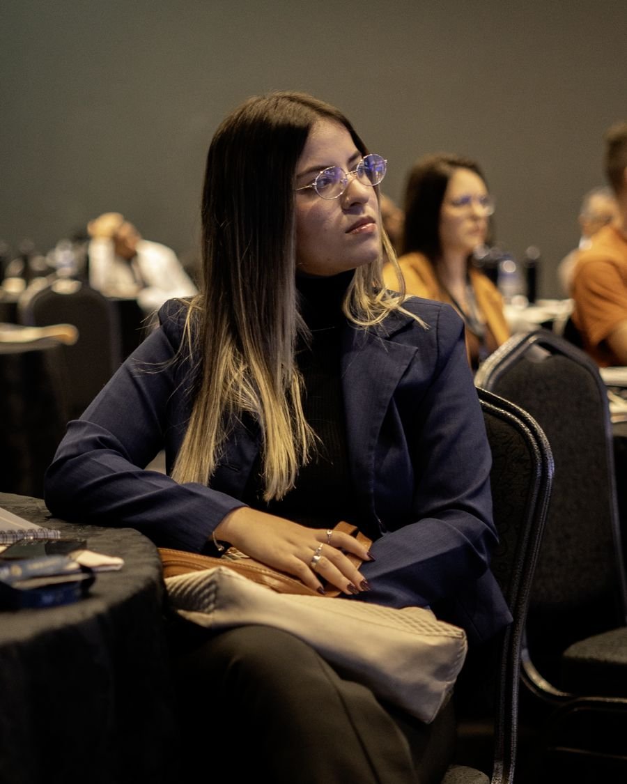 Participante acompanhando o conteúdo