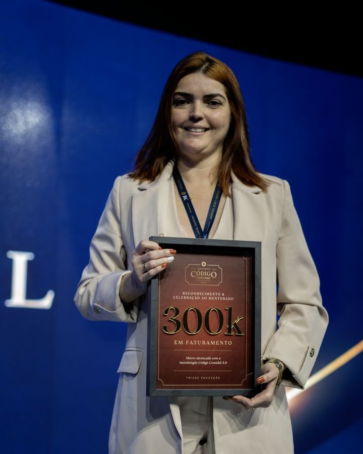 Mentorada recebe placa de R$ 300 mil