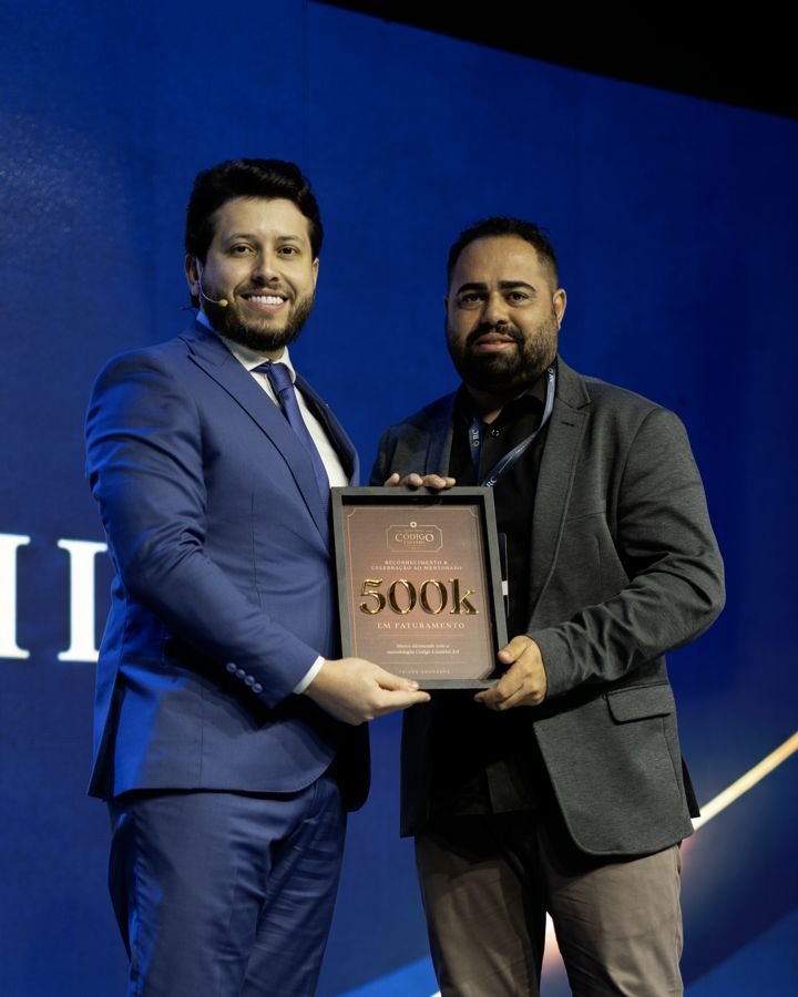 Itamar entrega placa de reconhecimento