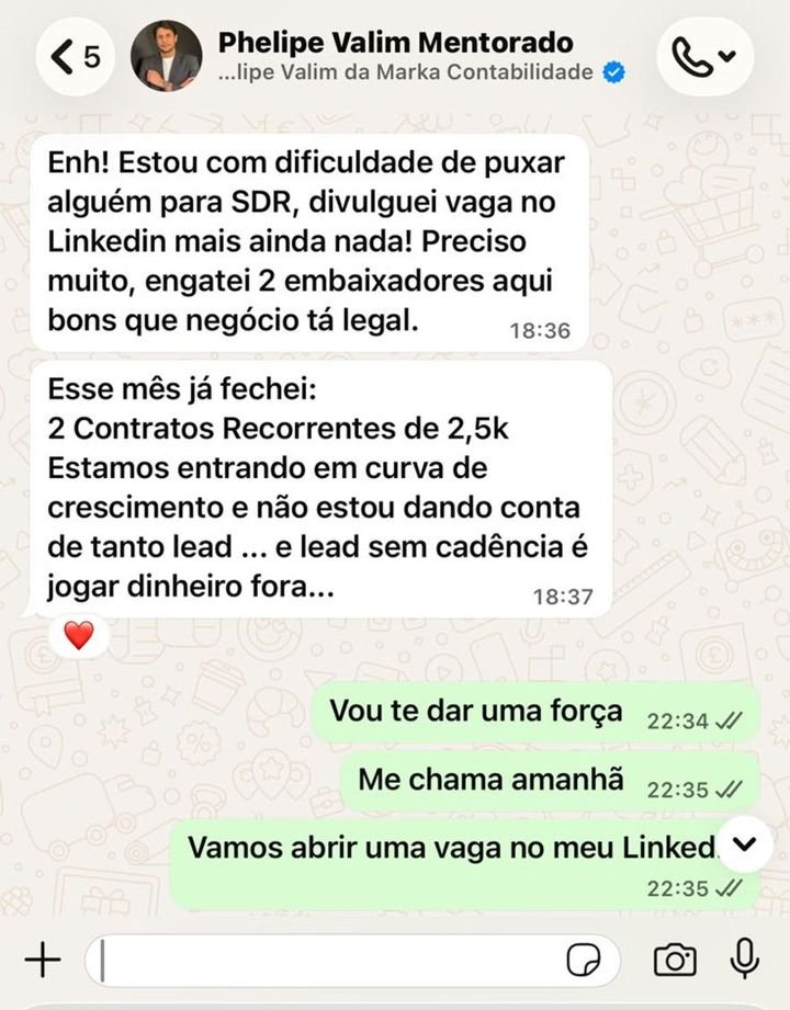 Print de conversa: Phelipe relata dois contratos recorrentes de 2,5 mil reais fechados no mês.