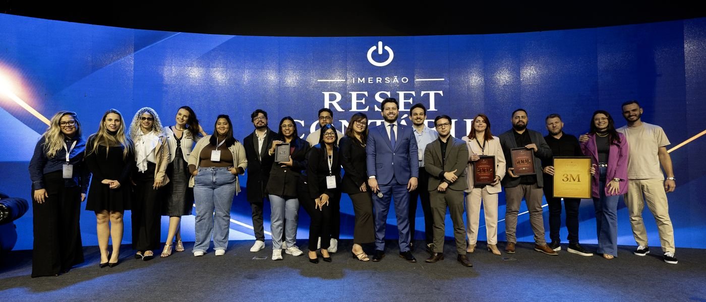 Turma do Reset Contábil no palco